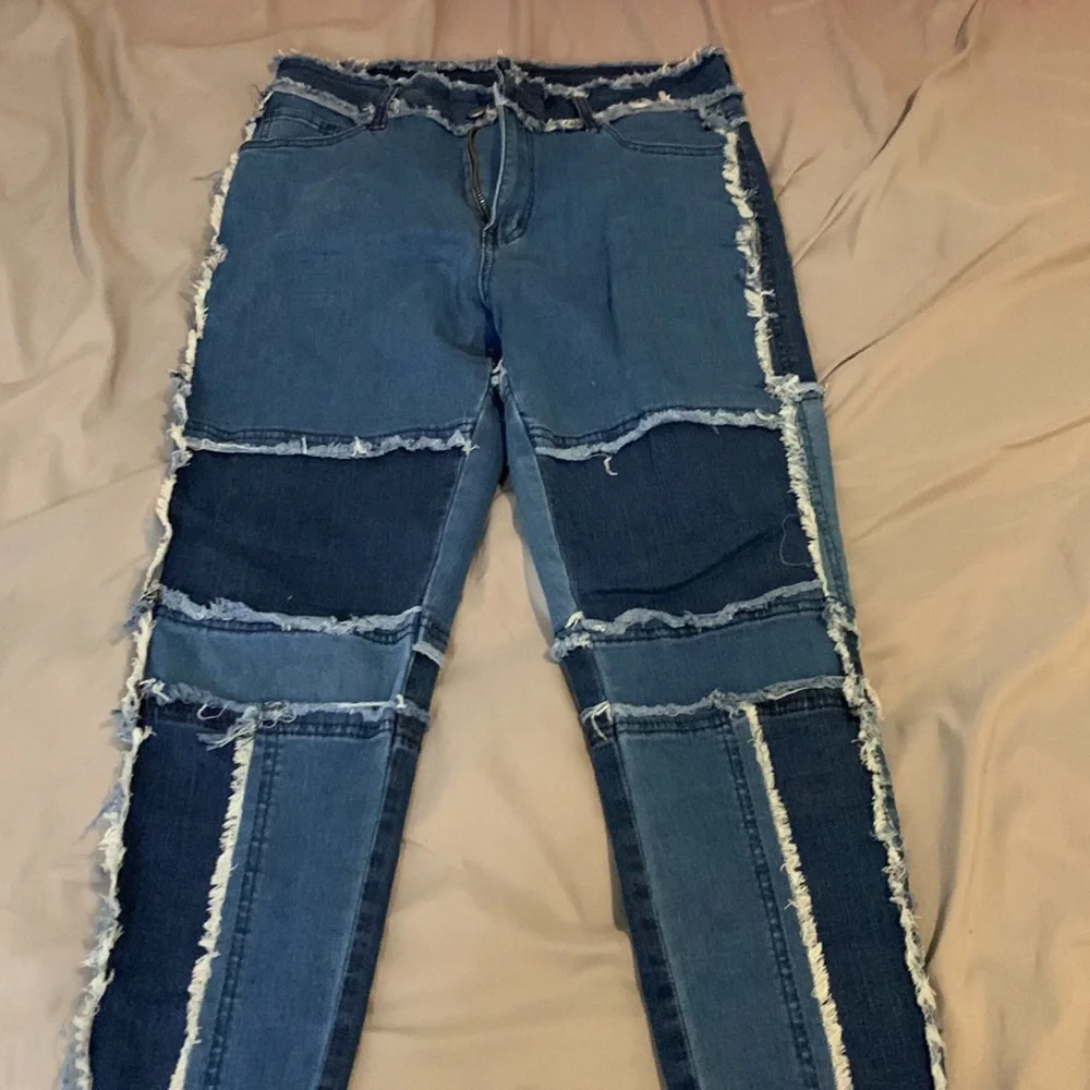 Distressed patchwork jeans - Picture 2 of 4